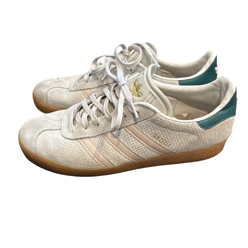 Adidas Gazelles Cream and Teal Sneakers - size M6.5 /W 10.5